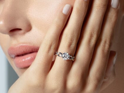 Verlovingsring Evoke in 9K witgoud met diamant 1,00ct H/SI