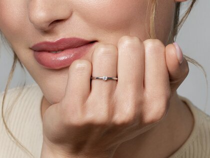 Verlovingsring Melody in 14K witgoud met diamant 0,10ct G/SI