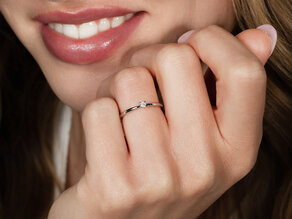 Verlovingsring Modern Petite in 14K witgoud met diamant 0,05ct G/SI