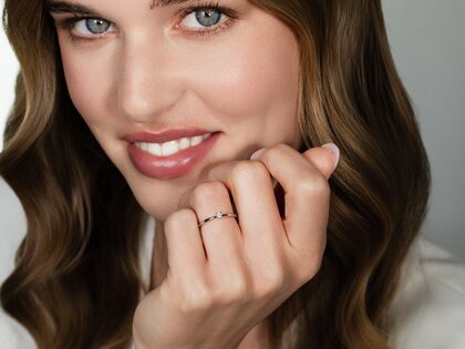 Verlovingsring Modern Petite in 14K witgoud met diamant 0,05ct G/SI