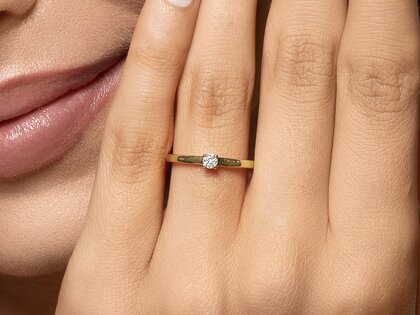 Verlovingsring Modern Petite in 14K geelgoud met diamant 0,08ct G/SI