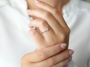 Verlovingsring Modern in 14K witgoud met diamant 0,10ct G/SI