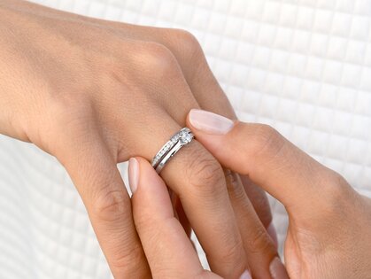 Verlovingsring Modern in 9K witgoud met diamant 0,25ct H/SI