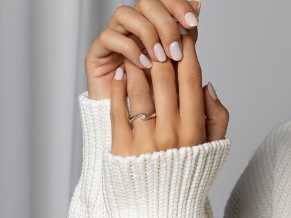 Verlovingsring Twist Petite in 14K witgoud met diamant 0,09ct G/SI
