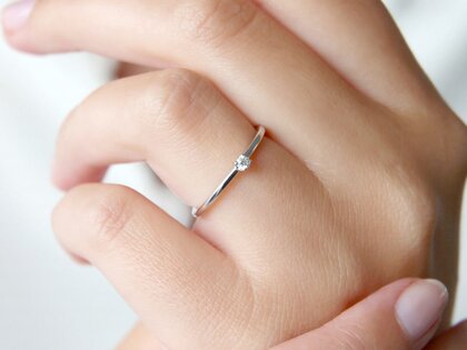 Verlovingsring Pure in 9K witgoud met diamant 0,04ct G/SI