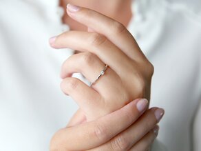 Verlovingsring Pure in 9K witgoud met diamant 0,04ct G/SI
