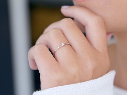 Verlovingsring Pure in 9K witgoud met diamant 0,04ct G/SI