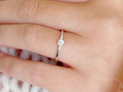 Verlovingsring Pure in 14K witgoud met diamant 0,13ct G/SI