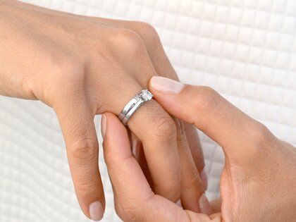 Verlovingsring Romance in 14K witgoud met diamant 0,40ct H/SI