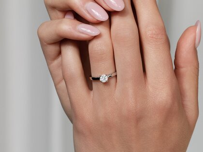 Verlovingsring Romance in 14K witgoud met diamant 0,50ct H/SI