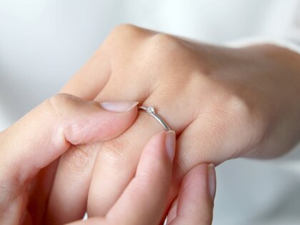 Verlovingsring Royal in 14K witgoud met diamant 0,05ct H/SI
