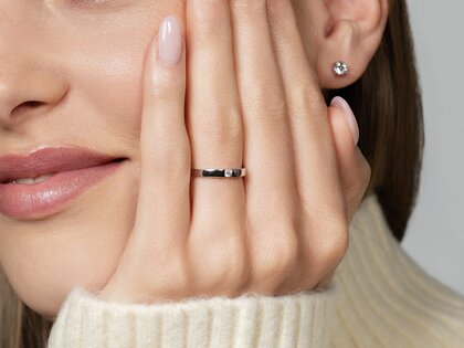 Verlovingsring Infinity Petite in 14K geelgoud met diamant 0,06ct G/SI