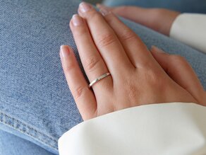 Verlovingsring Infinity Petite in 14K witgoud met diamant 0,03ct G/SI