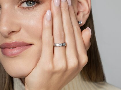 Verlovingsring Infinity in 9K witgoud met diamant 0,30ct H/SI