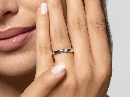 Verlovingsring Italic Petite in 14K geelgoud met diamant 0,09ct G/SI