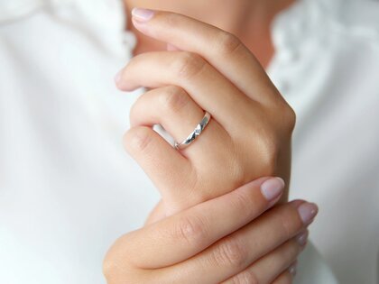 Verlovingsring Italic in 14K witgoud met diamant 0,10ct G/SI