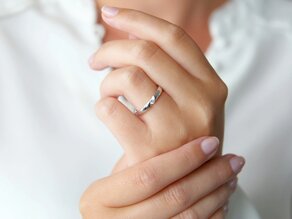 Verlovingsring Italic in 14K witgoud met diamant 0,10ct G/SI