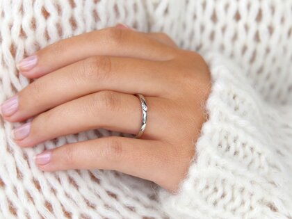 Verlovingsring Italic in 14K witgoud met diamant 0,05ct H/SI