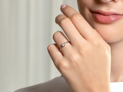 Verlovingsring Touch in 18K witgoud met diamant 0,23ct D/IF