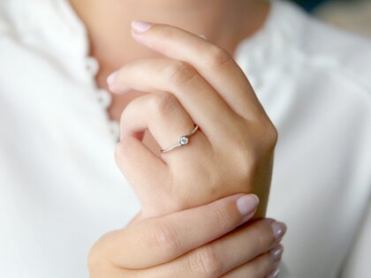Verlovingsring Touch in 14K witgoud met diamant 0,08ct D/IF