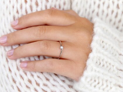 Verlovingsring Touch in 14K witgoud met diamant 0,08ct D/IF