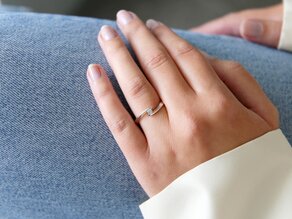 Verlovingsring Twist Petite in 14K witgoud met diamant 0,09ct G/SI