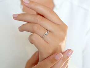 Verlovingsring Twist Petite in 14K witgoud met diamant 0,09ct G/SI