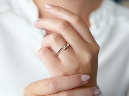 Verlovingsring Twist Petite in witgoud