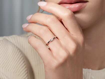 Verlovingsring Twist in 9K roségoud met diamant 0,03ct
