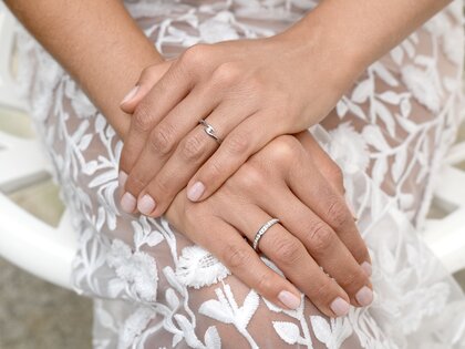Verlovingsring Twist in 14K witgoud met diamant 0,05ct H/SI