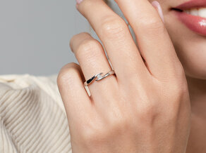Verlovingsring Twist in 14K witgoud met diamant 0,07ct H/SI