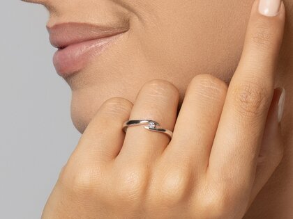 Verlovingsring Twist in 9K roségoud met diamant 0,03ct