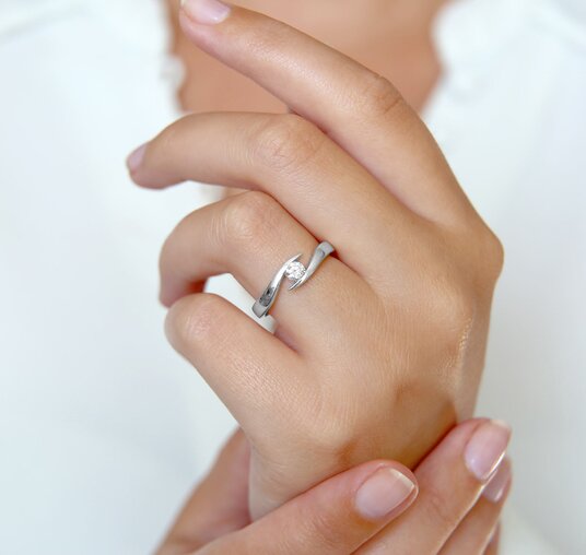 Verlovingsring Twist in zilver 925/- met Lab-grown diamant 0,15ct D/IF