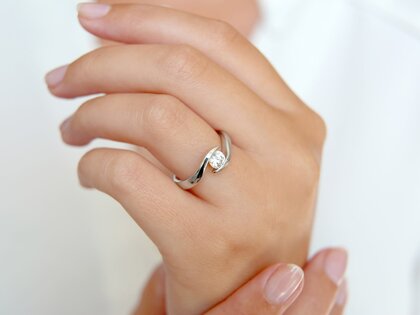 Verlovingsring Twist in platina 950/- met Lab-grown diamant 0,50ct E/VS