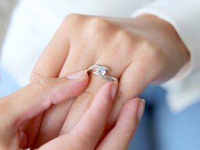 Verlovingsring Twist in 9K witgoud met diamant 0,75ct H/SI