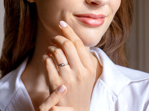 Verlovingsring Twist in 14K witgoud met diamant 0,07ct H/SI