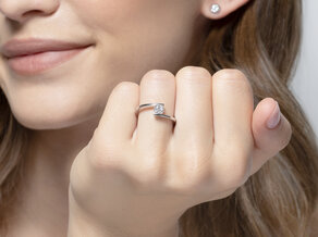 Verlovingsring Vibe  in 9K geelgoud met diamant 0,50ct H/SI